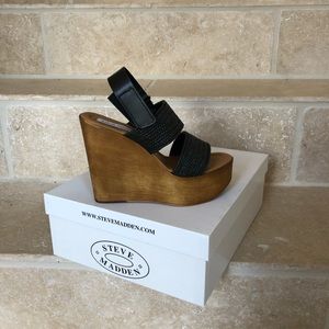 NEVER WORN Steve Madden Wedge Sandals w Box